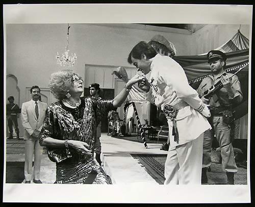LES PATTERSON SAVES THE WORLD Dame Edna ’87 Barry Humphries RARE Still 2